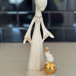 Vintage White and Gold Figurine- A Princess and a Frog